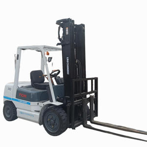 Montacargas TCM FD30 Usado Original de Japón con Bajas Horas de Trabajo, 3T 5T, Diésel, Elevador Hidráulico, Desplazador Lateral, Neumáticos Sólidos, con Asiento - Product Image 1