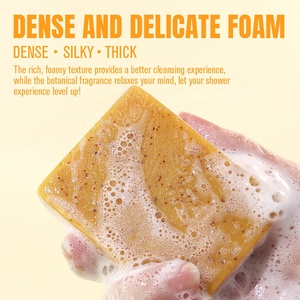 Глубоко очищающее отшелушивающее мыло ручной работы с розой, козьим молоком, овсянкой, койевой кислотой, куркумой и орехами для гладкой кожи - Product Image 5