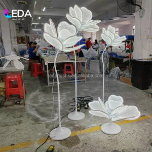Lámpara de Pie LEDA Moderna Blanca Cálida con Altura Ajustable para Decoración de Pasillos de Flores, Ideal para Bodas y Eventos - Product Image 6