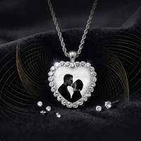 Collier personnalisable en métal en forme de cœur avec portrait de couple, ornement universel portable commémoratif pour animaux de compagnie