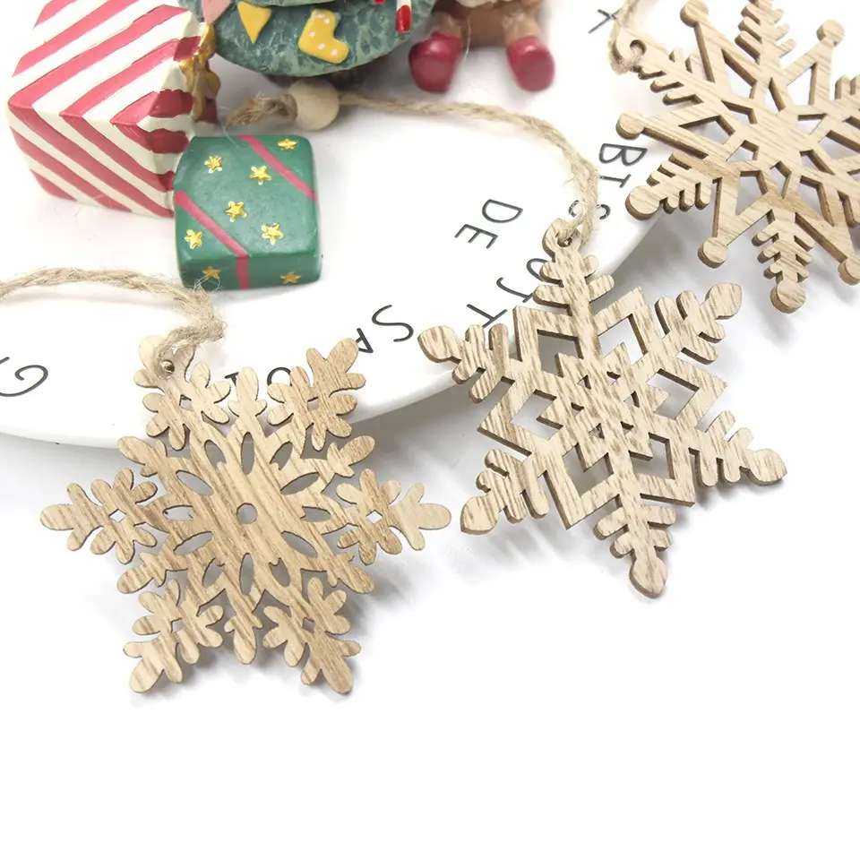 6pcs/bag Hollow Rustic Wood Christmas Snowflake Tags Charms Pendants Hanging Ornaments DIY Arts Xmas Tree Crafts Decoration