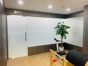 Thiết kế hiện đại điện cửa sổ kính tùy chỉnh phong cách trang trí nhà máy sản xuất vật nuôi thông minh Kính phim Switchable tính năng riêng tư - Product Image 2