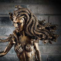 Statue de Méduse, gorgone grecque, monstre serpent debout tenant un arc, 12,6 pouces
