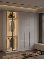 Armoire moderne de luxe légère en bois massif blanc avec porte vitrée personnalisée pour chambre à coucher et dressing