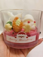 Bougie de Noël Père Noël dans un bocal en verre, bougie parfumée en cire, renne, bonhomme en pain d'épices, sapin de Noël pour la décoration de la maison pendant les fêtes