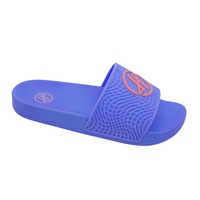 Femmes chaussures 2023 nouveau design en gros femmes pantoufles diapositives et chaussures salle de bain maison plaine hommes été pantoufle semelle extérieure souple toboggan