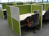 Poste de travail de bureau ergonomique moderne, matériau MFC durable, cadre en aluminium, cloison modulaire pour 2/4/6/8 postes, bureau de personnel modulaire