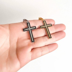 Collier tendance avec pendentif croix à bords noirs pour femmes et hommes, en acier inoxydable, plaqué or et argent, chaîne avec pendentifs, bijoux, cadeaux - Product Image 6