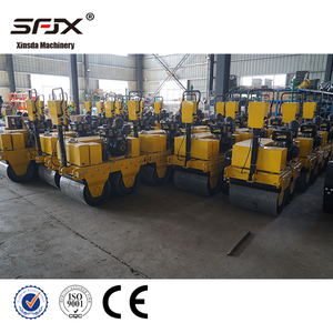 รถบดอัดสั่นสะเทือนแบบดรัมคู่ SPJX สีเหลือง เครื่องยนต์ดีเซล ขับเคลื่อนด้วยระบบไฮดรอลิก แรงบด 25 กิโลนิวตัน อุปกรณ์ก่อสร้างถนน - Product Image 3