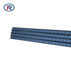 เสาเหล็กทรง H/I แบบใหม่ พร้อมรูกลมหรือรูเหลี่ยม สำหรับรั้วฟาร์ม/รางเหล็ก น้ำหนัก 3 กก./ม. เคลือบสีดำ ขายเสาเหล็กทรง I - Product Image 3