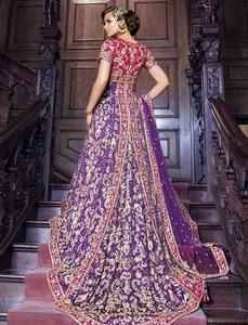 Robe de mariée indienne et pakistanaise longue trail avec broderie lourde Zardozi | Robe de mariée pour femmes - Product Image 2