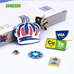 Pins Personalizados de Destinos Turísticos con Vistas Urbanas Serigrafiadas para Tiendas de Aeropuertos, Venta al Por Mayor, Envío Rápido - Product Image 1