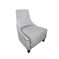 Fauteuil d'appoint de luxe blanc à dossier haut, confortable et relaxant, en similicuir rembourré avec structure en bois, idéal pour les villas, les complexes hôteliers et les halls d'hôtel.