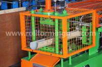 Machine de formage à froid pour la fabrication de gouttières demi-rondes portables à drainage automatique et sans soudure