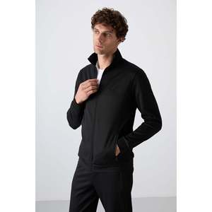 Ensemble de survêtement noir pour homme Hugo Air Jones - Vêtements de sport confortables en mélange de polyester et de coton pour un style de vie actif - Product Image 3