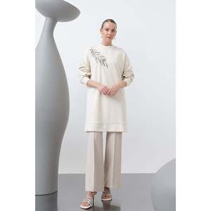 Tunique élégante pour femme Puane, couleur beige sable, brodée, avec une coupe confortable et un tissu de qualité, pour un usage décontracté - Product Image 1