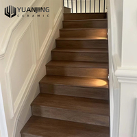 Carreaux d'escalier aspect bois mat Foshan Supply, 470x1200mm, magnifiques carreaux de marches design pour escaliers intérieurs