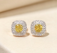 Boucles d'oreilles clous personnalisées en or 14 carats avec diamant de laboratoire jaune vif fantaisie de 0,62 ct et halo, design sur mesure, best-seller, bijoux fins