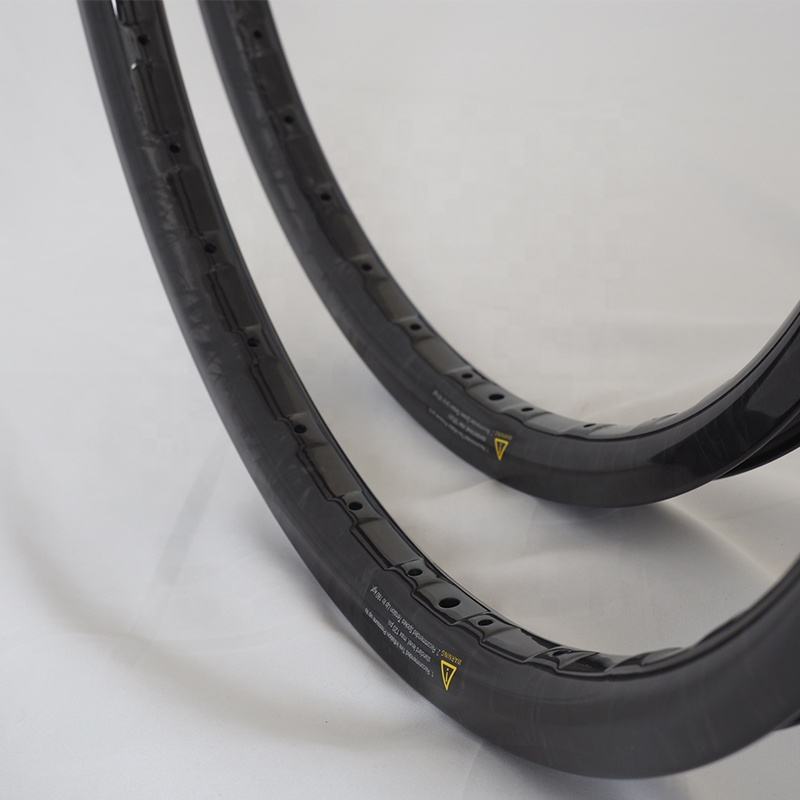 Berserk Black 32h カーボンリム 27.5インチ フックレス仕様 マット