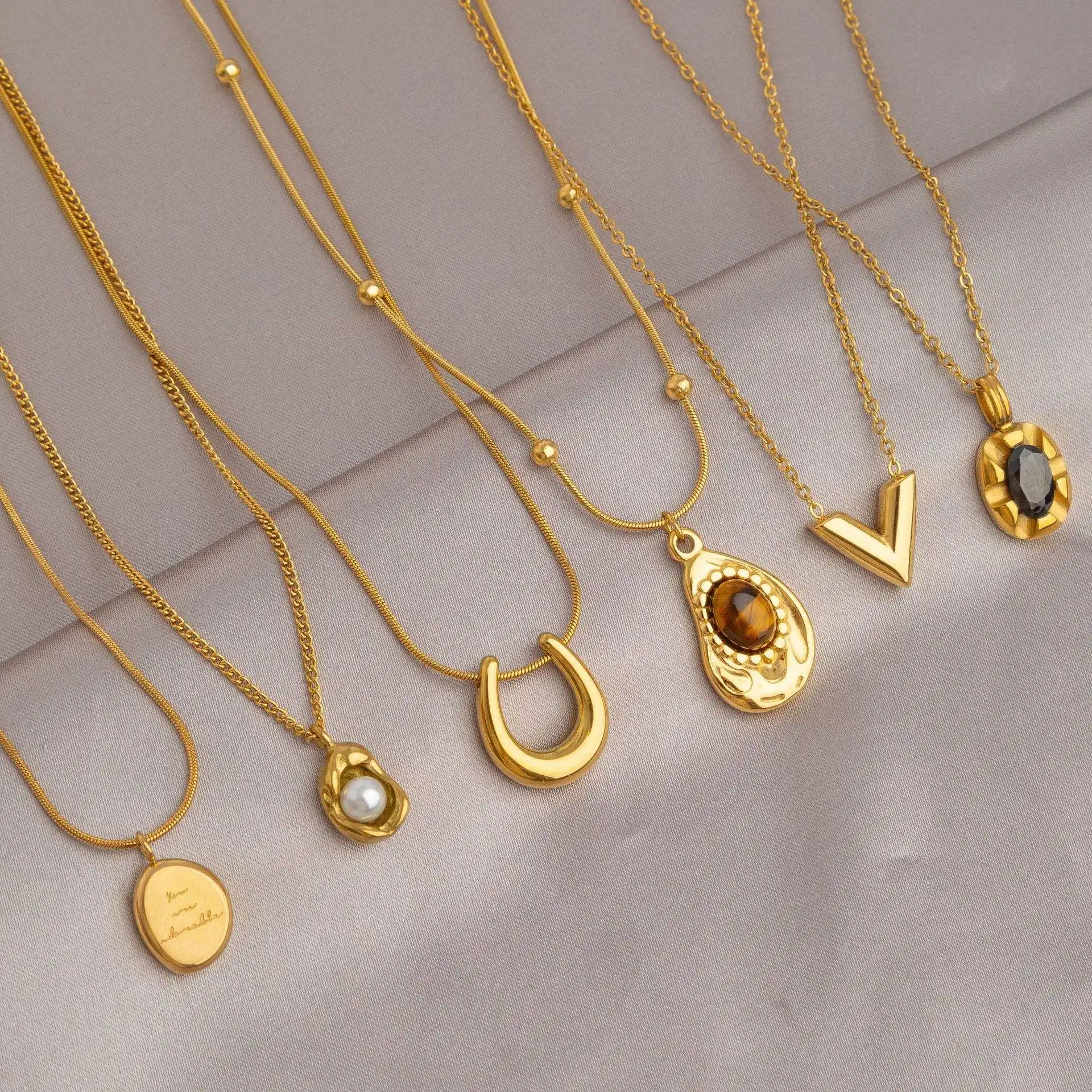 18K-Gold Edelstahl geometrische Perlen Schmetterling Brief Anhänger Halskette für Damen Muschel Zirkon Opal Stein Halskette Schmuck