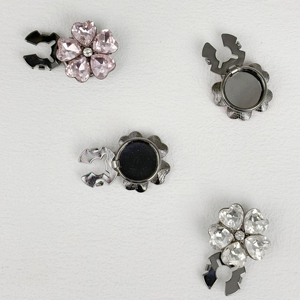 Tùy Chỉnh Tình Yêu Hình Dạng Rhinestone Áo Sơ Mi Nút Bao Gồm Năm Lá Clover Khuy Măng Sét Sáng Bóng <span class=keywords><strong>4</strong></span> Màu Sắc Cho Quà Tặng Đám Cưới OEM ODM - Product Image 1