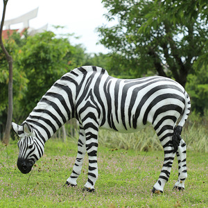 Artisanat en résine sur <span class=keywords><strong>le</strong></span> thème du safari extérieur Sculpture de <span class=keywords><strong>zèbre</strong></span> grandeur nature Sculpture animale - Product Image 2