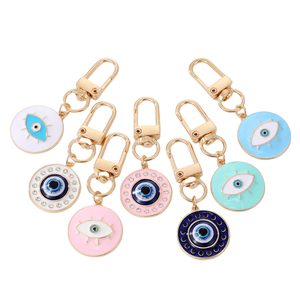 Venta al por mayor esmalte <span class=keywords><strong>mal</strong></span> de ojo llavero mujer buena suerte maldición auricular caja colgante - Product Image 1