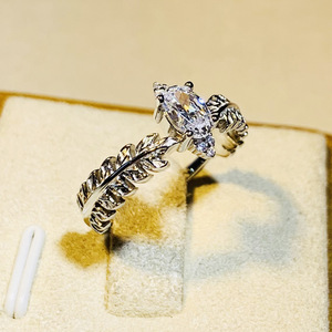 Anello a Forma di Spiga di Grano per Donne, Fascia Rotonda con Micro Pavé, Gioiello Elegante e alla Moda - Product Image 3