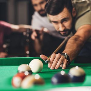 Ensemble de billes de billard de niveau tournoi, ensemble de billes de billard en résine phénolique, ensemble complet de 16 billes, taille et poids réglementaires de 2-1/4 pouces - Product Image 3