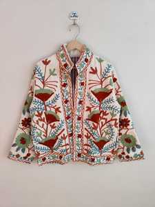 Veste Suzani en coton TNT faite à la main, broderie ethnique artisanale, manteau d'hiver bohème, tenue de festival artistique, veste brodée - Product Image 3