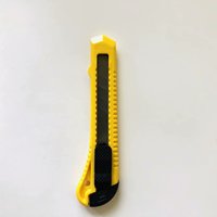 Professionnel 18mm utilitaire couteau à pression auto-verrouillage en caoutchouc anti-dérapant boîte Cutter Mini Portable passe-temps usage domestique couteaux bricolage bouton poussoir
