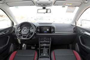 <span class=keywords><strong>2022</strong></span> <span class=keywords><strong>Skoda</strong></span> <span class=keywords><strong>Karoq</strong></span> TSI280 Premium Edition Tracción delantera Asientos de cuero con gasolina turboalimentados Dark R18 Volante a la izquierda - Product Image 5