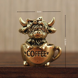 1 pieza Adorno de taza de café de toro de latón, decoración de escritorio retro creativa, artesanía metálica, pequeñas decoraciones para oficina, adorno de té - Product Image 3