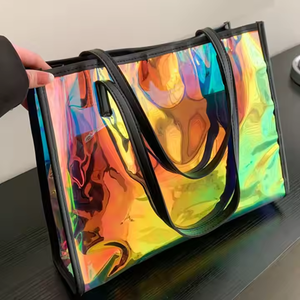 ถุงพีวีซีกันน้ำโฮโลแกรมเลเซอร์แบบกำหนดเองพร้อมขอบ PU ถุงช้อปปิ้งพลาสติกพีวีซีหนาโลโก้ตามสั่ง - Product Image 4