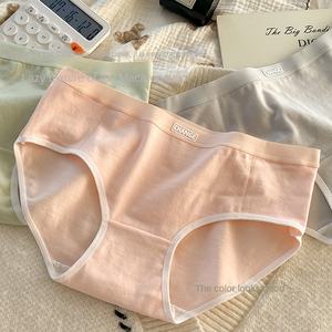 กางเกงในผ้าฝ้ายขายส่งสำหรับผู้หญิง ทรงกลาง เอวกลาง ระบายอากาศดี เซ็กซี่ ป้องกันแบคทีเรีย ใส่ได้ทุกวัน ทรงฮิปสเตอร์ สีตัดกัน - Product Image 4