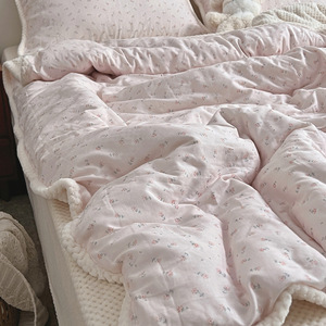 Ensemble de literie en coton doublé de polaire, chaud pour l'hiver, quatre pièces avec imprimé floral pour un sommeil confortable - Product Image 4