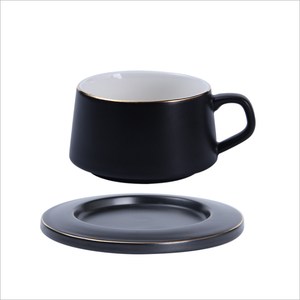 Ensemble de tasses à café et soucoupes en céramique noir et blanc de style classique avec boîte cadeau et cuillère, vaisselle en porcelaine écologique - Product Image 1