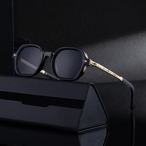 Lunettes de soleil polarisées de luxe à monture carrée pour hommes, protection UV400, verres TAC, monture en plastique et métal, couleur noire, utilisation en extérieur - Product Image 3