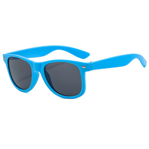 Gafas de sol con logotipo personalizado directo de fábrica, colores neón, cuadradas negras, de plástico reciclado, estilo retro, recuerdos de fiesta, gafas de sol para mujer. - Product Image 6