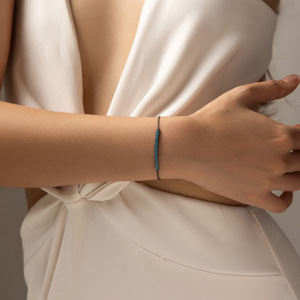 Bracelet chaîne minimaliste en argent S925 plaqué rhodium noir avec sertissage en turquoise pour femme, à porter au quotidien - Product Image 5