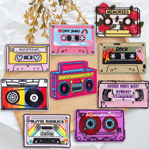 ZSY <span class=keywords><strong>Logo</strong></span> personnalisé musique Rock bande patchs brodés appliques thermocollantes pour vêtements bricolage Patch fusible avec conception de bande dessinée - Product Image 2