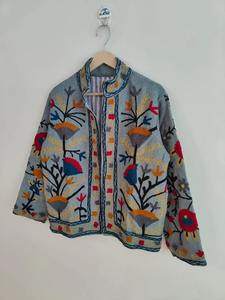 Fabrication indienne veste Suzani brodée vêtements d'extérieur culturels avec des détails authentiques disponibles pour l'approvisionnement en gros - Product Image 5