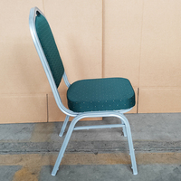 Chaise de banquet classique avec support OEM direct usine, structure en acier, coussin épais, empilable, pour événements et mariages (vente en gros)