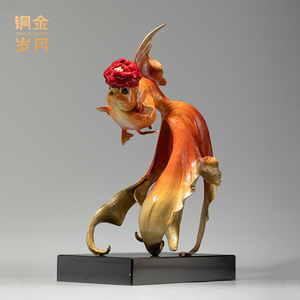 Figura Artística Hecha a Mano de Pez Dorado Auspicioso de Cobre y Oro para Decoración de Sala de Estar - Product Image 1