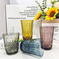 Verres en gros : Gobelets colorés, verres à vin, verres à eau, verres bleus pressés, gobelets et tasses