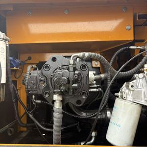 Excavadora SANY 215C Usada de 21 Toneladas |   Capacidad del Contenedor: 1.1m³ |   Potencia Hidráulica Robusta para Construcción Pesada y Movimiento de Tierras - Product Image 5