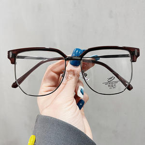 Gafas Ópticas Unisex Qianai con Montura Rectangular Irregular M4-7537 de Acetato Dorado con Protección Anti Luz Azul - Product Image 4