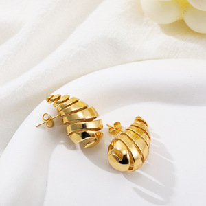 Pendientes de hélice en espiral con forma de gota de agua, de acero inoxidable chapado en oro PVD de 18 quilates |   Diseño de Lágrima Hueca Brillante que No se Deslustra - Product Image 4