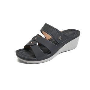 Sandalias de cuña de cuero para mujer, zapatos de moda para caminar al aire libre de verano con suela suave y antideslizante - Product Image 1