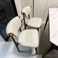 Chaise de salle à manger moderne minimaliste, imperméable et stable, avec dossier incurvé, structure en bois et revêtement en cuir microfibre pour la maison, le bureau et l'hôtel